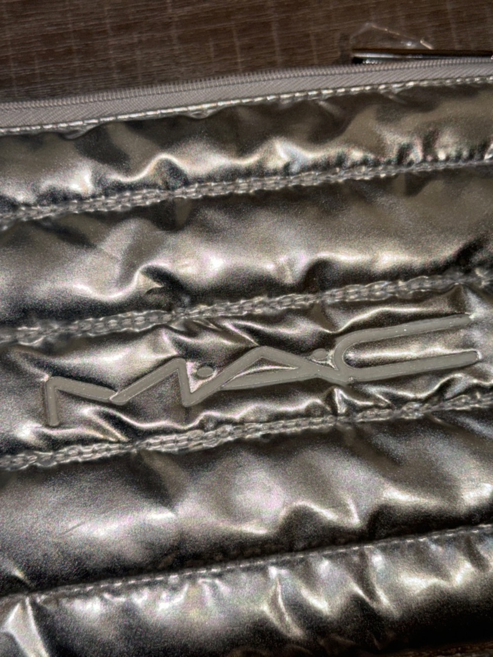 MAC Cosmetics Metallic Silver Quilted Makeup Pouch New - Picture 7 of 7